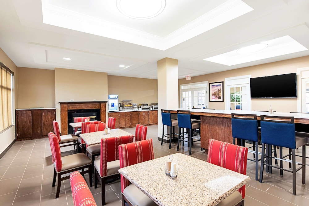 Comfort Inn & Suites Pine Bluff 15/29