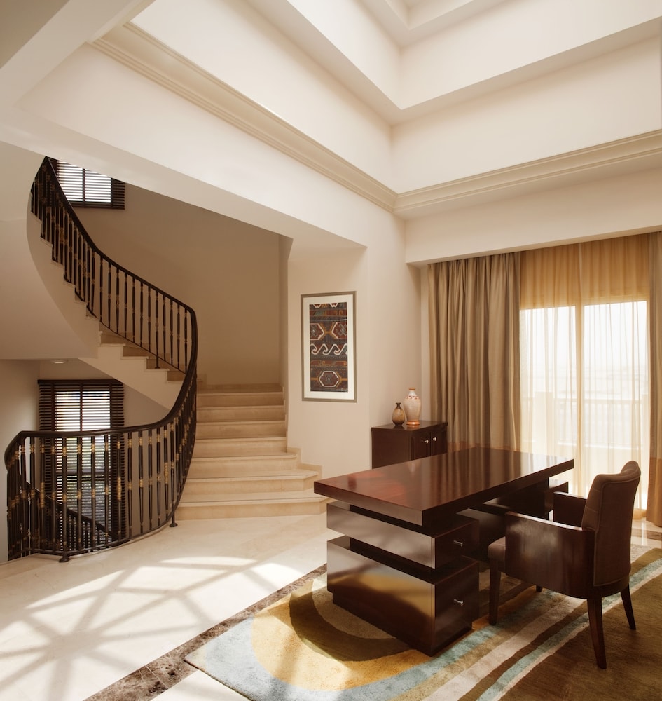Grand Hyatt Doha Hotel and Villas 39/65