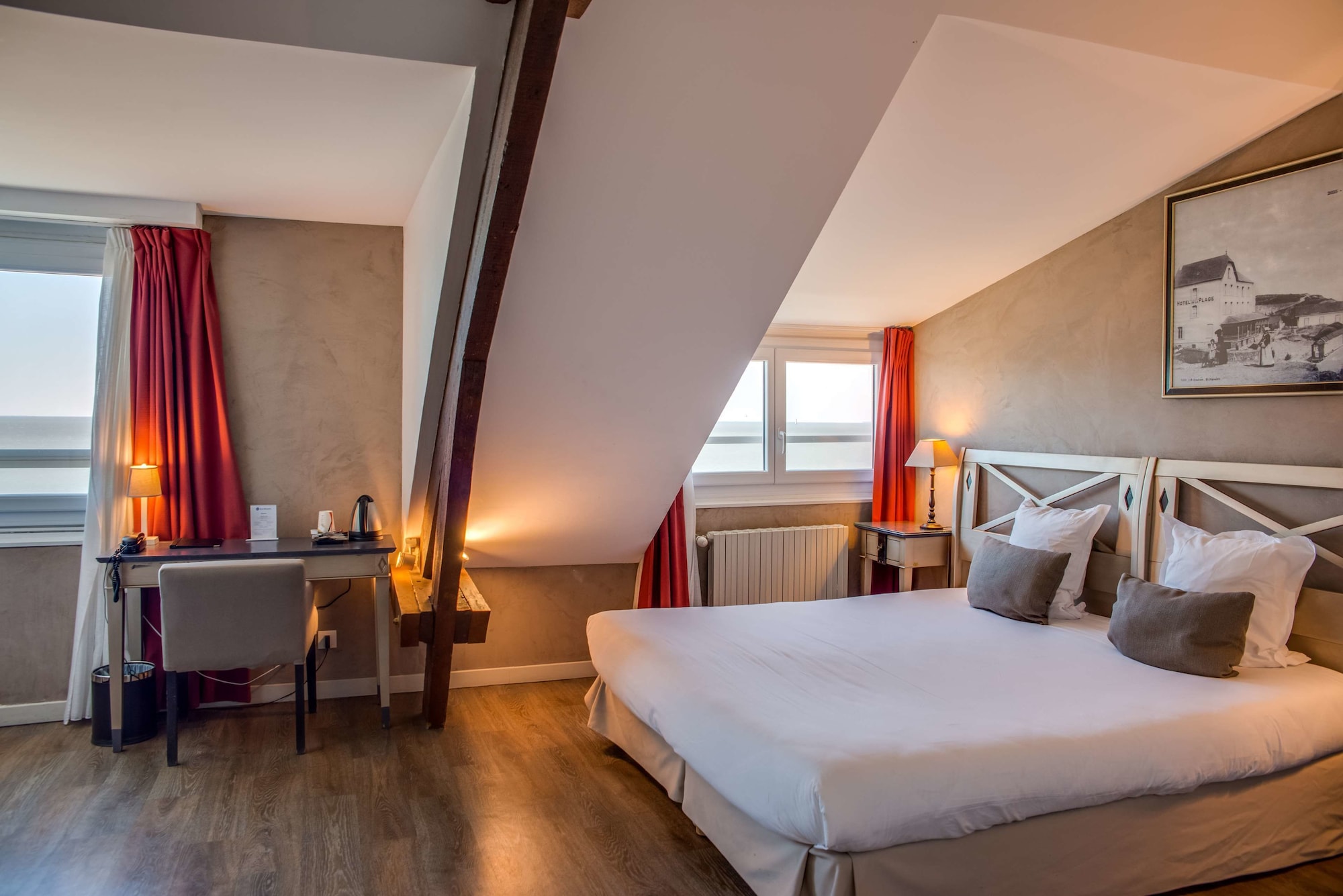 غرفة سوبيريور بسرير كينج بإطلالة على البحر مع سرير إضافي، Best Western Hotel De La Plage 5/10