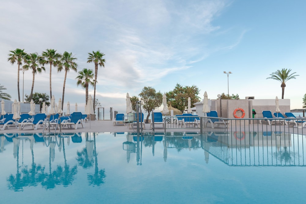 R2 Veronica Beach Hotel 42/48