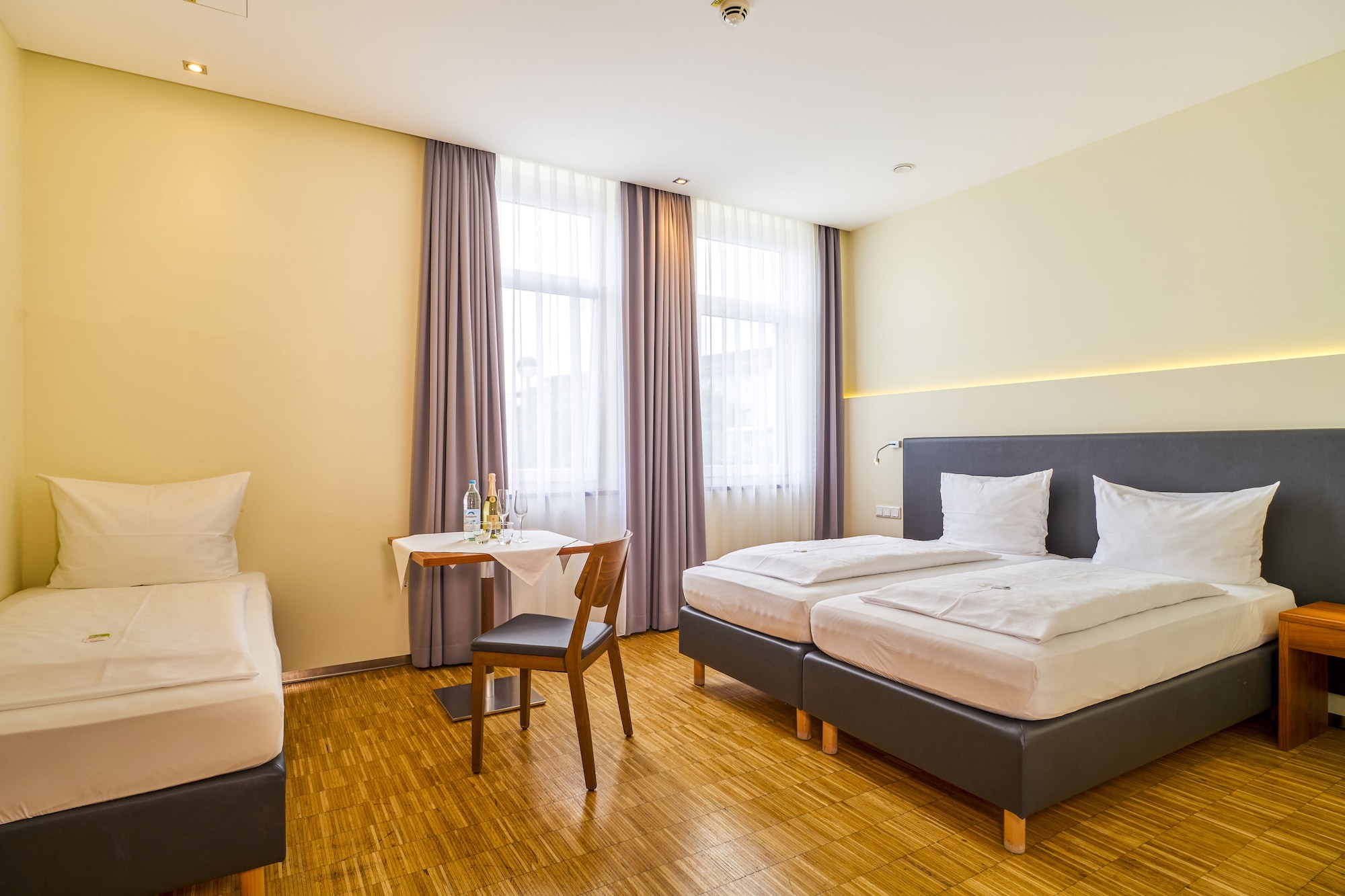 1 BEDROOM, TRIPLE