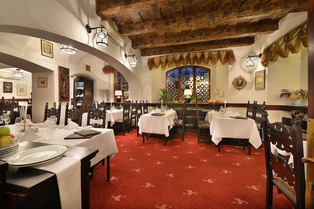 U Tri Pstrosu Hotel 35/50
