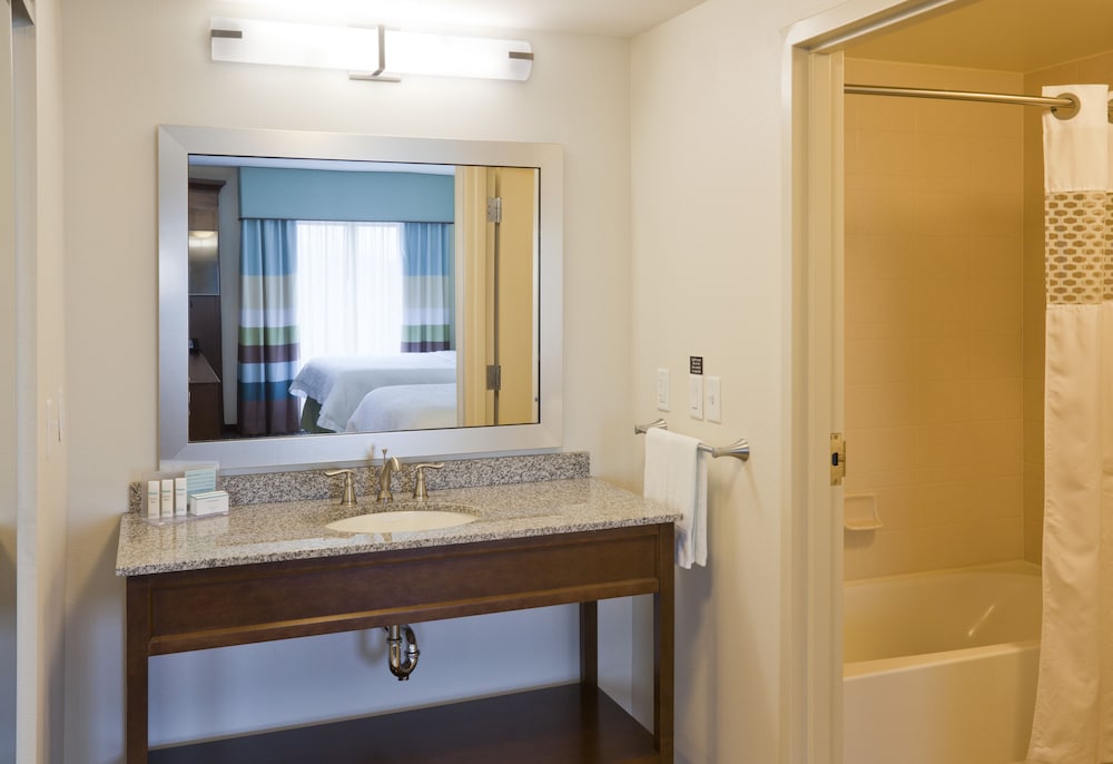 Hampton Inn & Suites Minneapolis/West-Minnetonka 8/25