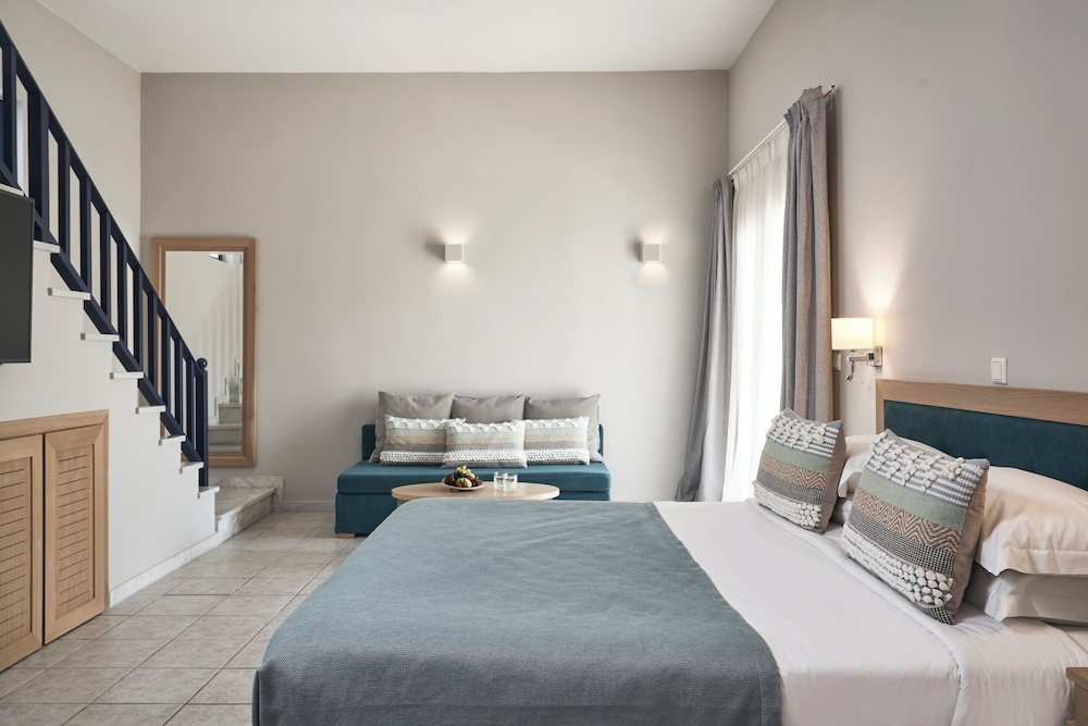Maisonette, Suite, Queen Bed, 2 Sofa, Resort Area
