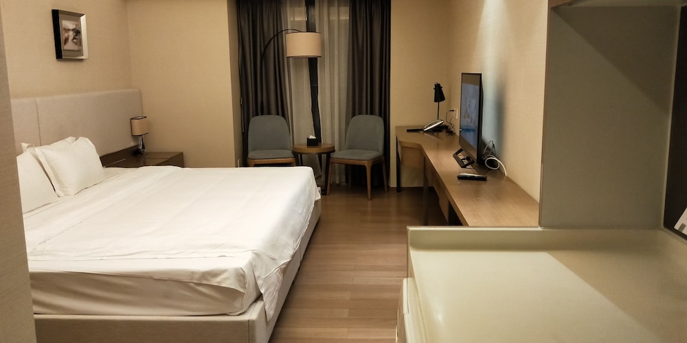 Yuwa Serviced Aparthotel 22/50