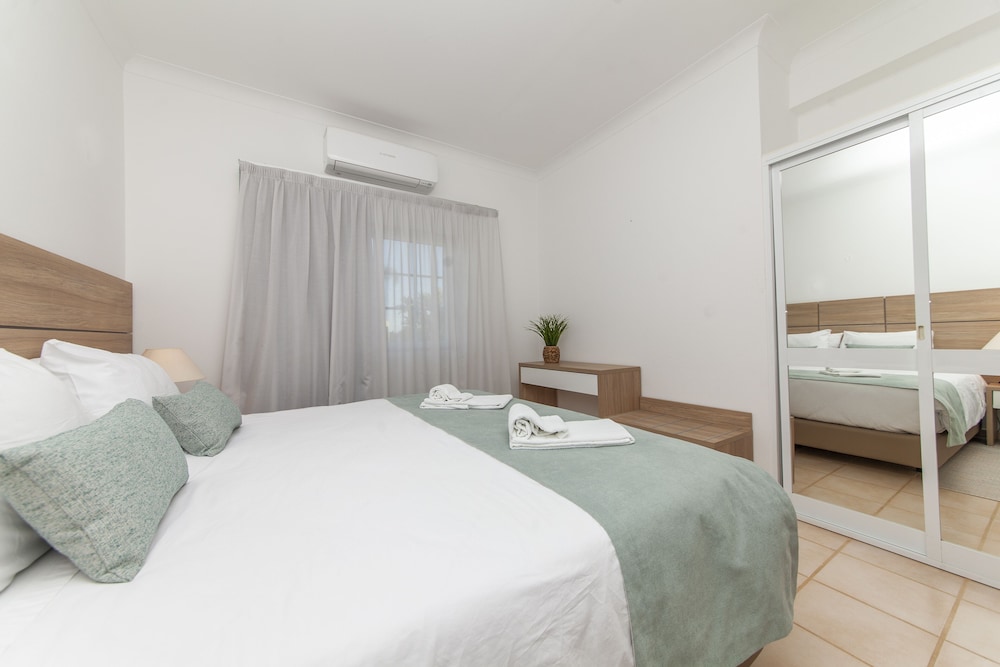 STUDIO, TWIN BEDS, POOL VIEW, TERRACE