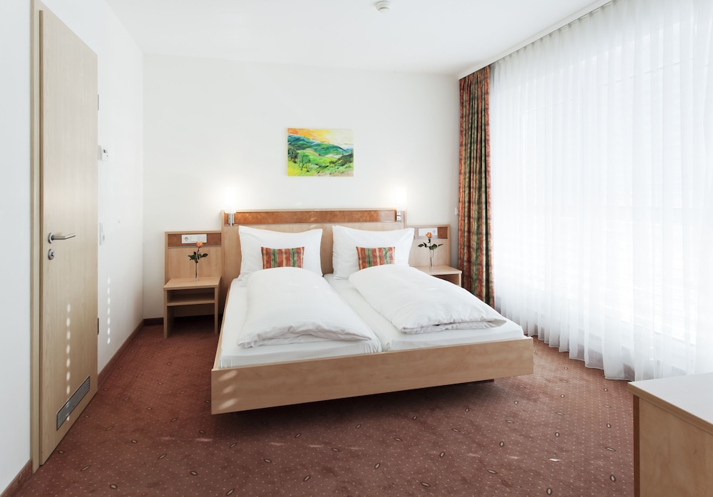 COMFORT, QUEEN BED