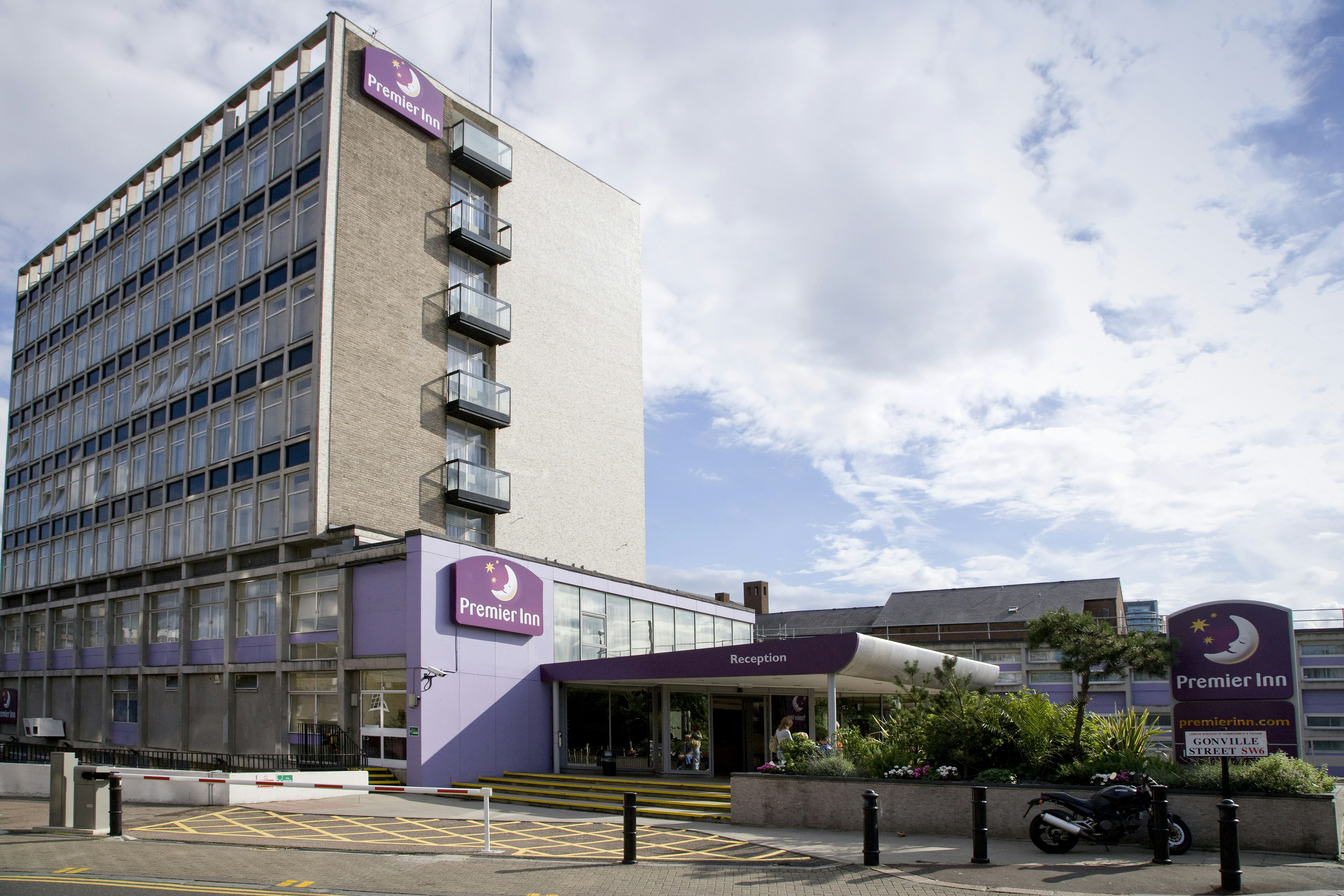 Premier Inn London Putney Bridge 7/30