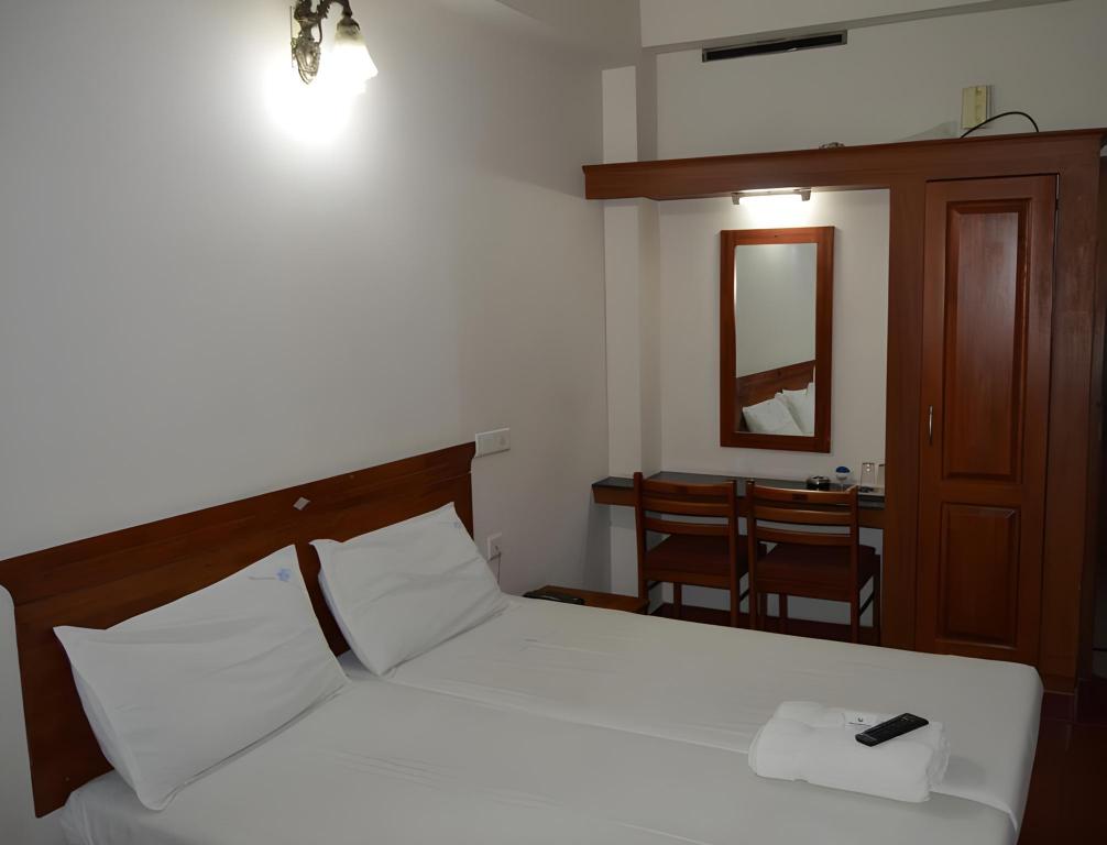 HOTEL SHALIMAR METRO 12/16
