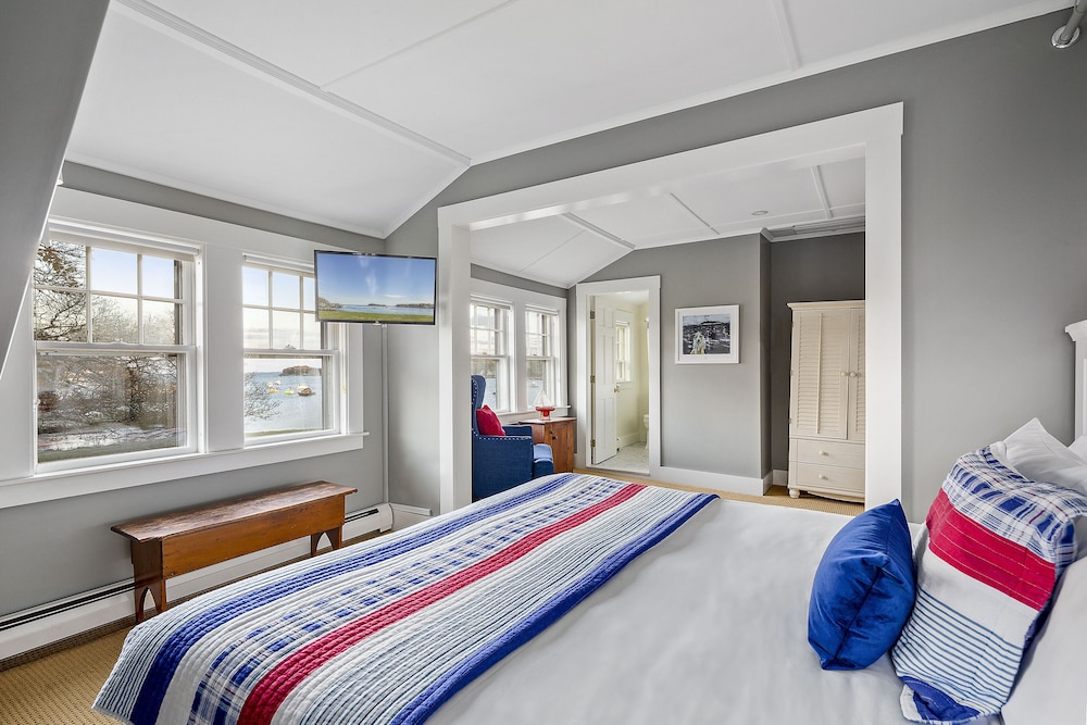 East Wind Inn 23/75