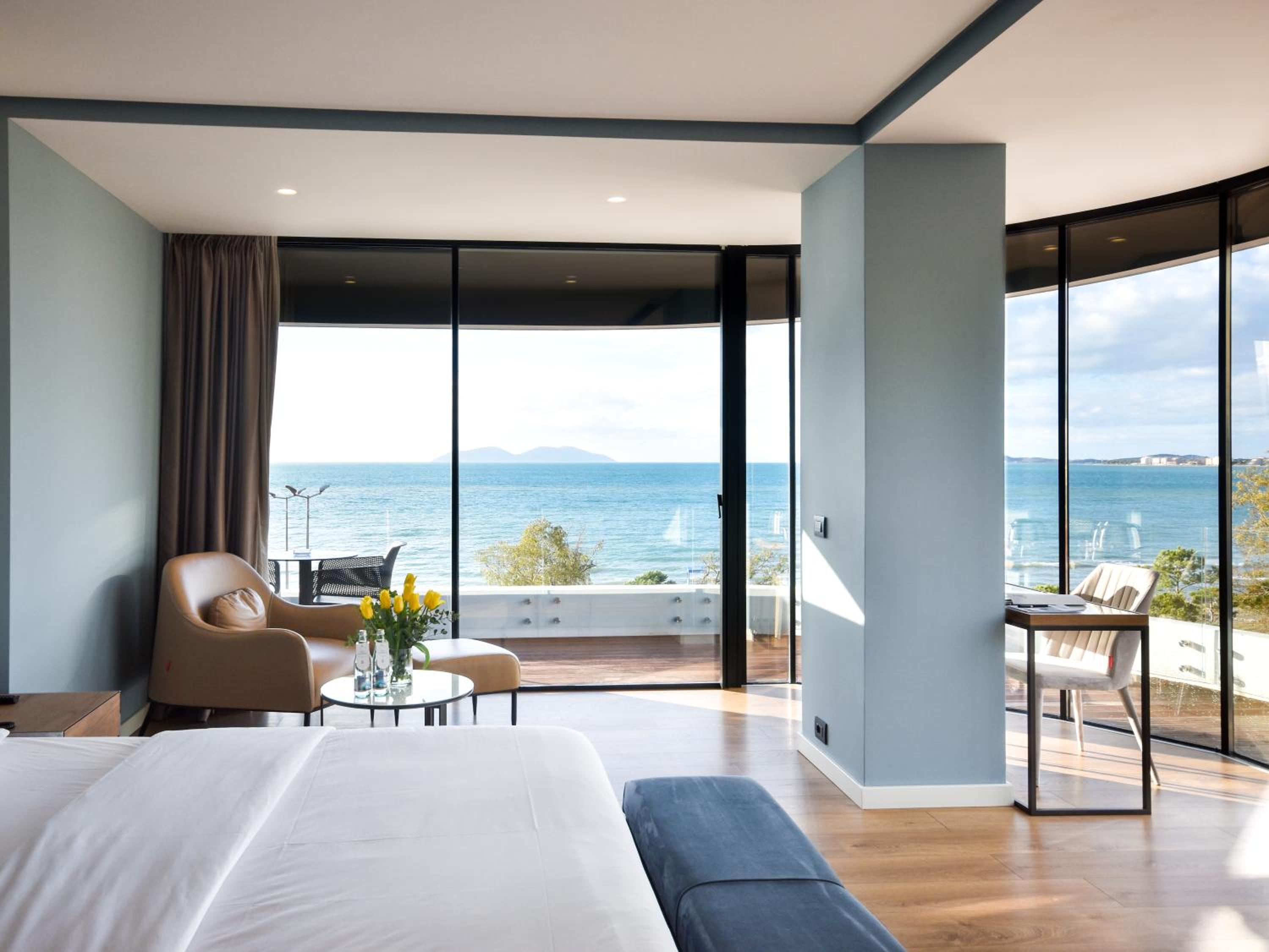 Deluxe, Double Bed, Sea View