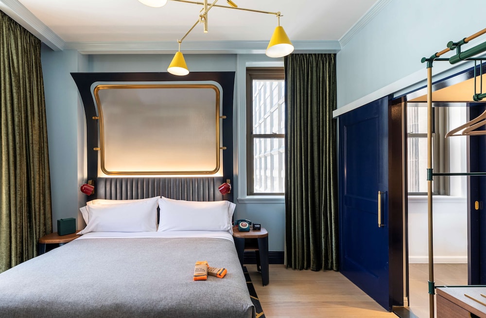 Premium, Single, King Bed