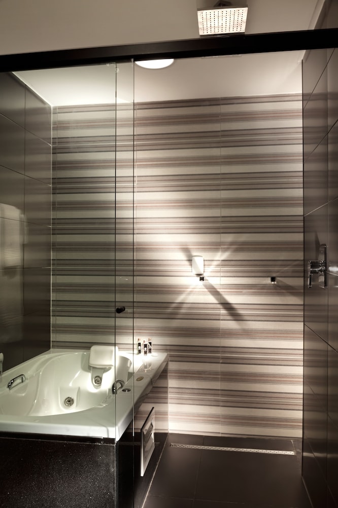 Delmond Hotel 35/70