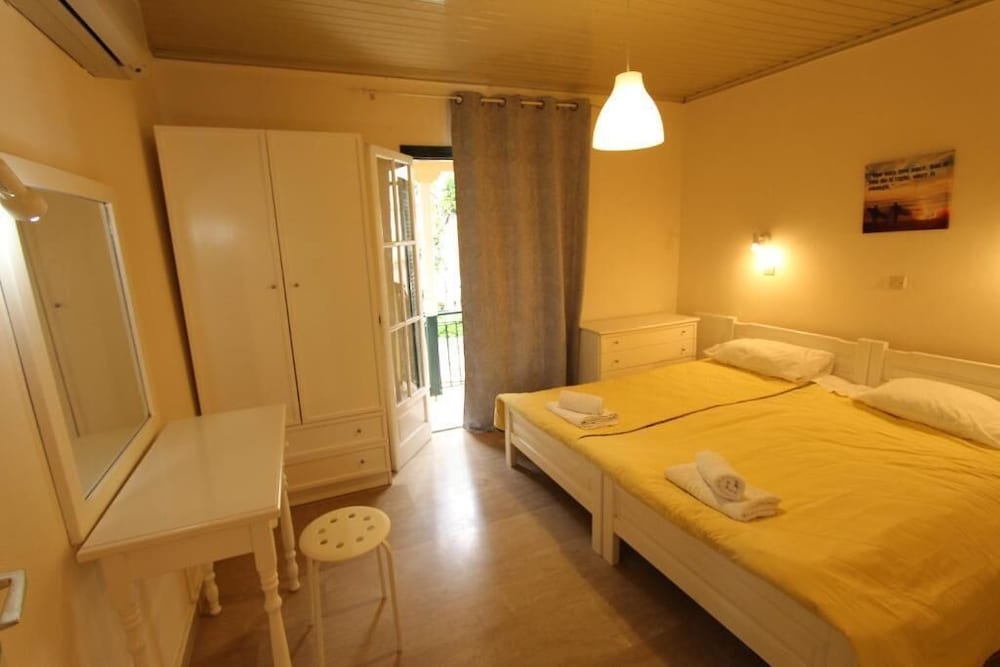 Avra Paradise Aparthotel 10/50