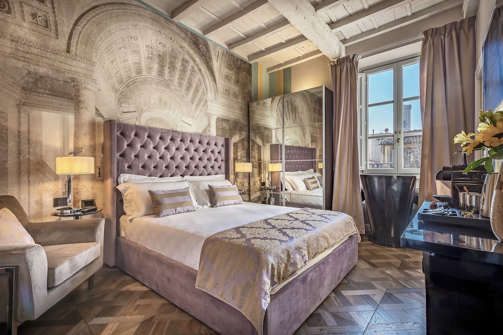DELUXE, TRIPLE, QUEEN BED, DOME VIEW, SOFA