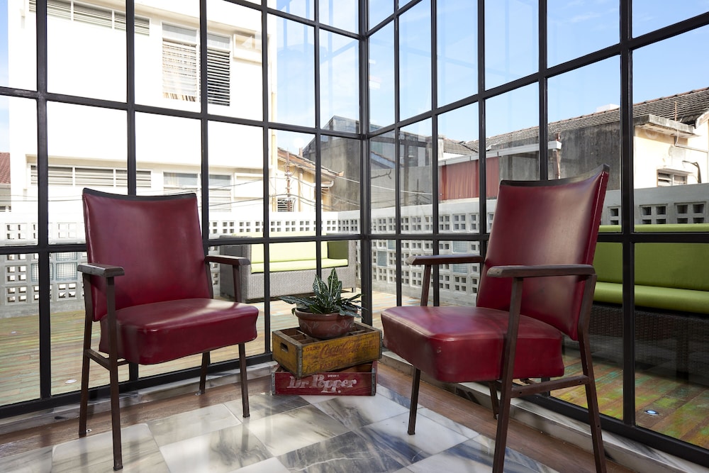 Macalister Terraces Hotel 28/37