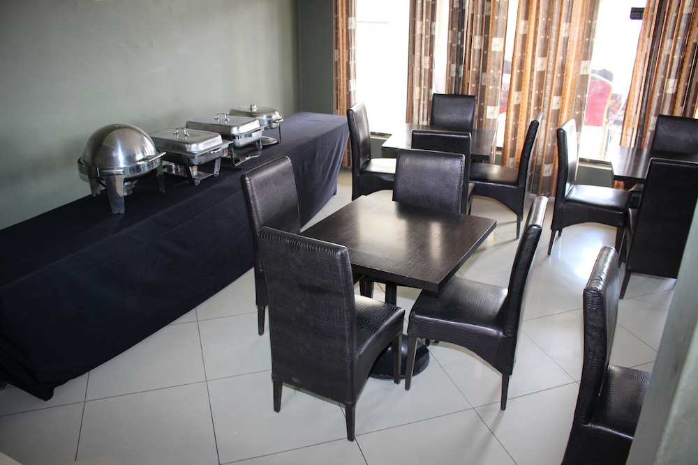 Four Pillars Lodge 15/25