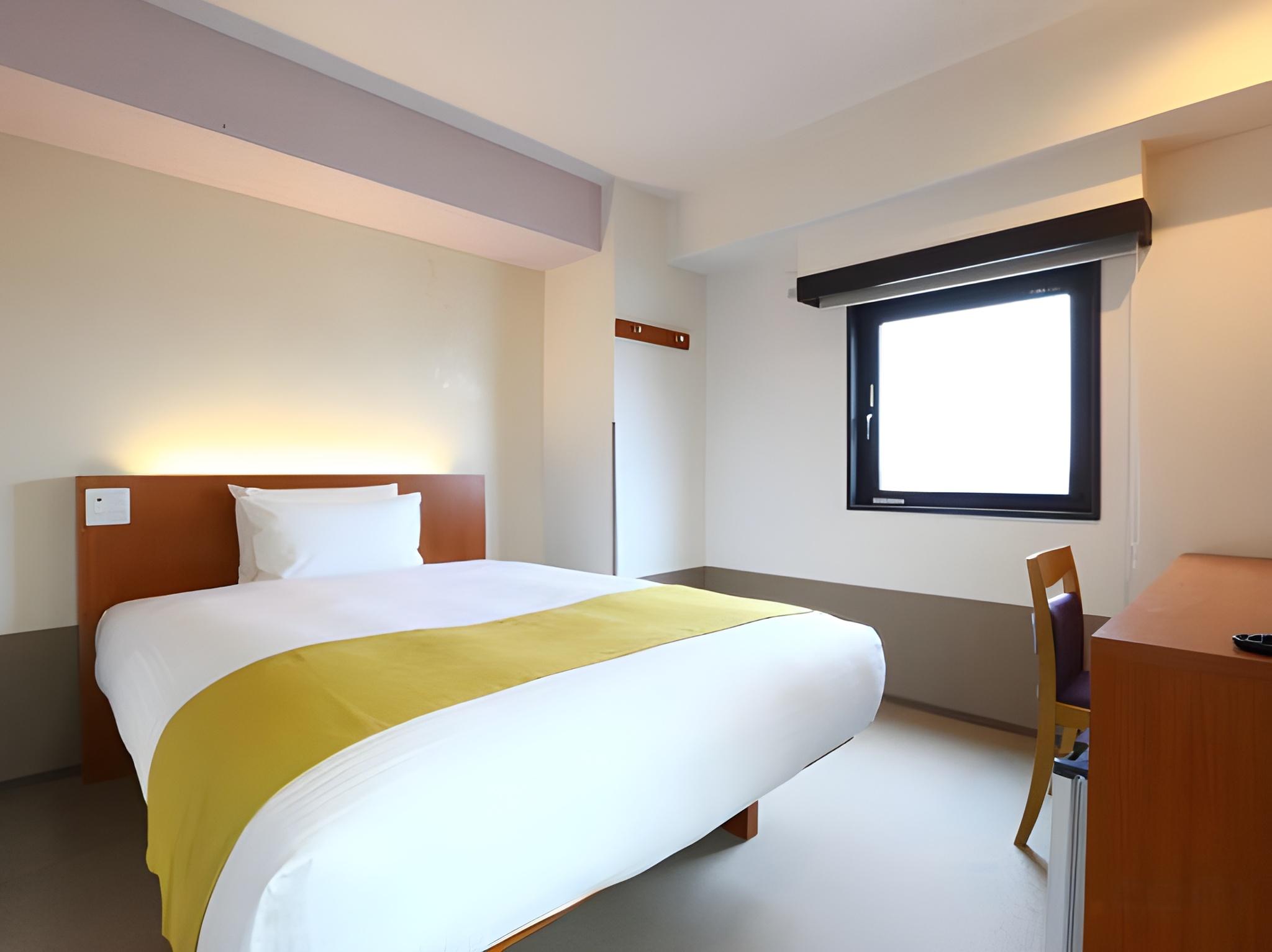 Room, Double Bed, Female Floor
