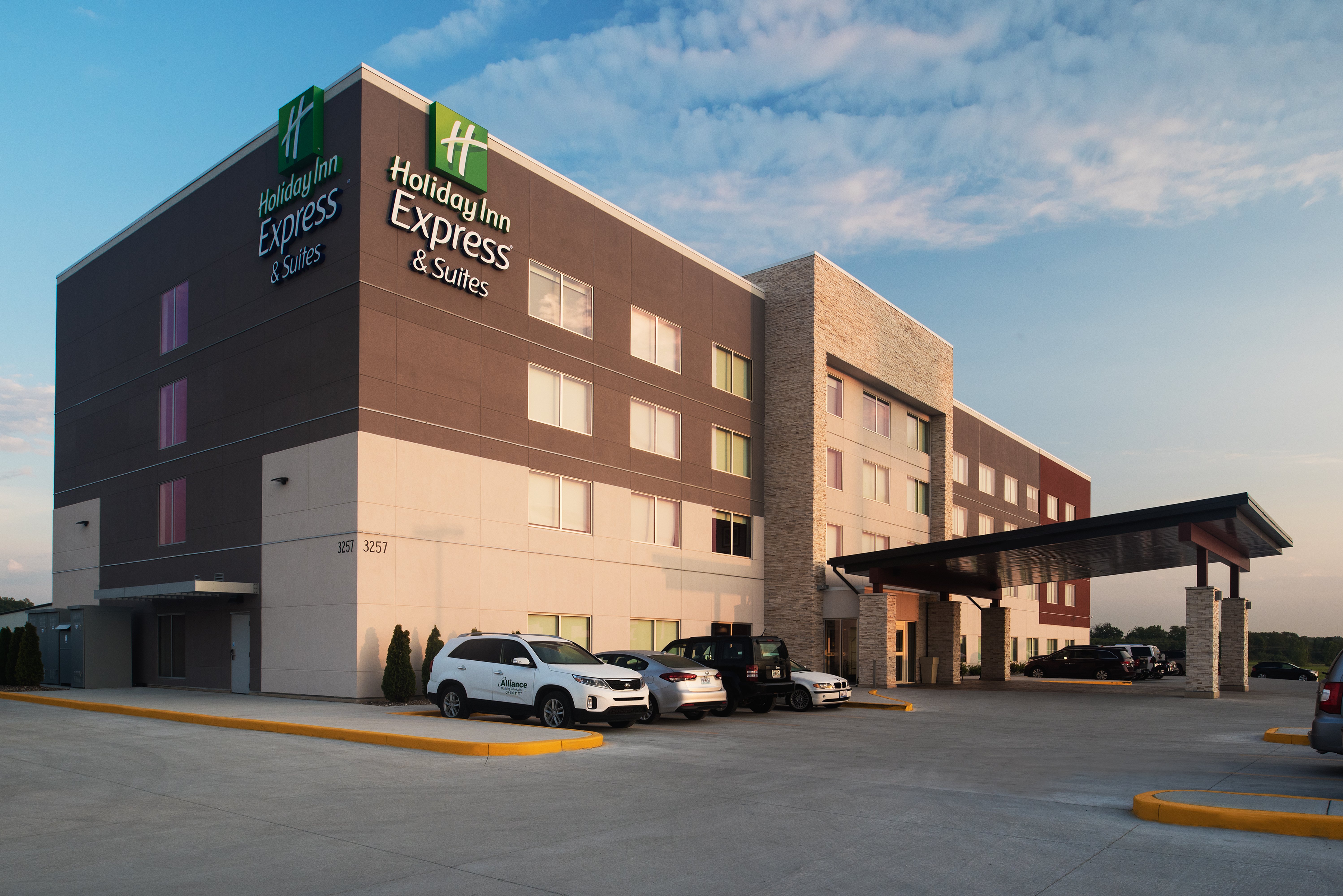 Holiday Inn Express Suites Kingdom City 50/53