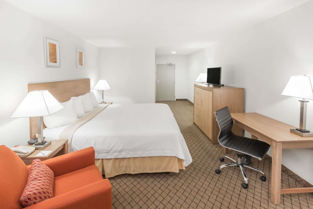 Days Inn By Wyndham Biloxi Beach 25/32
