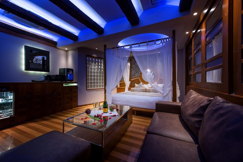 Hotel Dior 7 60/67