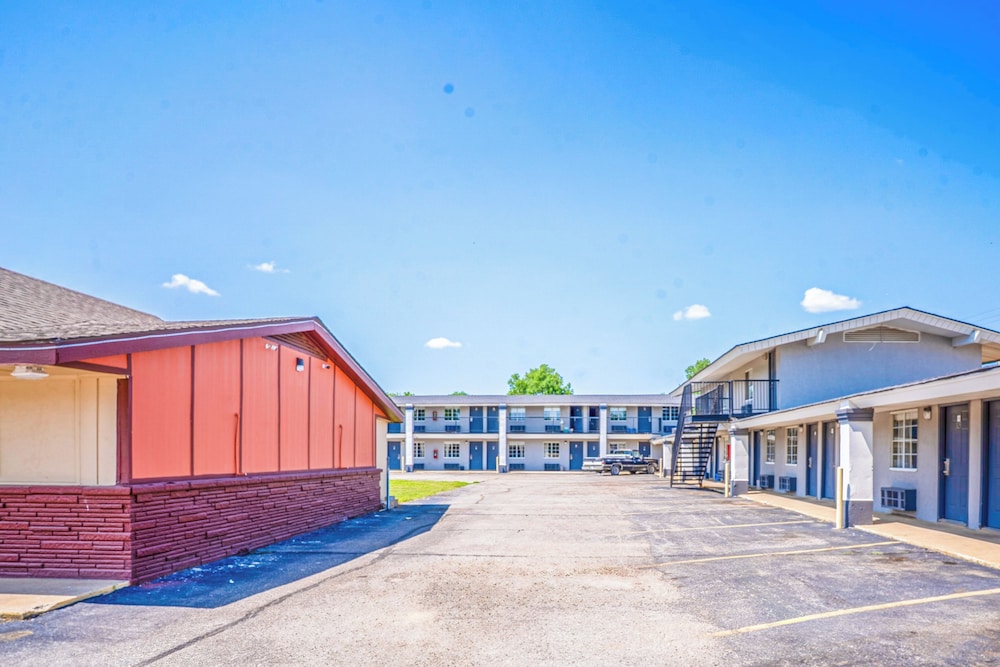 Deluxe Inn & Suites By OYO Miami OK 41/51