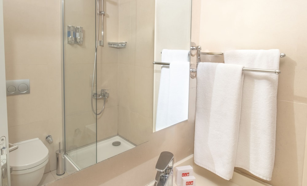 Elm Suite Hotel 38/41