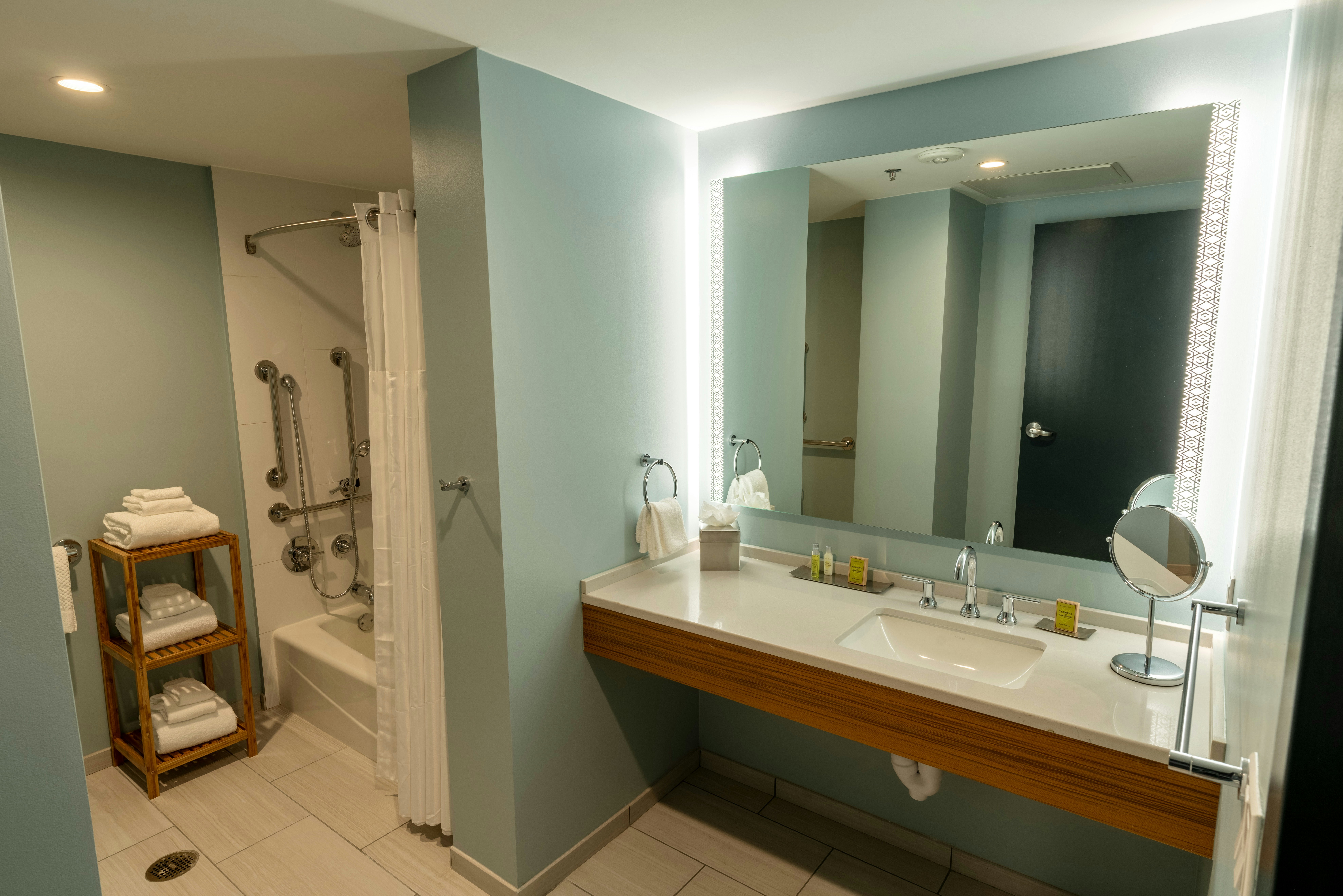 جناح بسريرين كوين لذوي الإعاقة، Doubletree By Hilton Tampa Rocky Point Waterfront 5/6