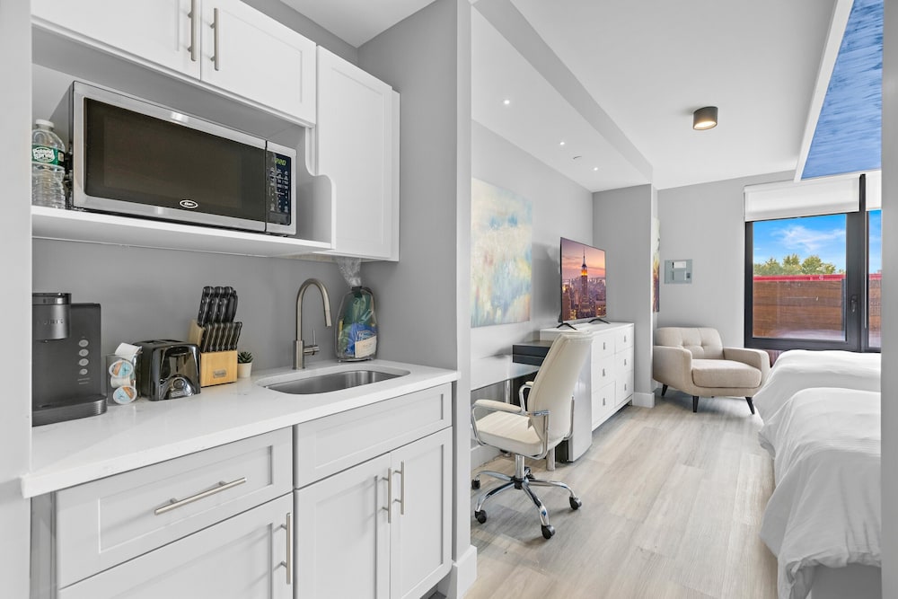 Global Luxury Suites at The Arches 50/50