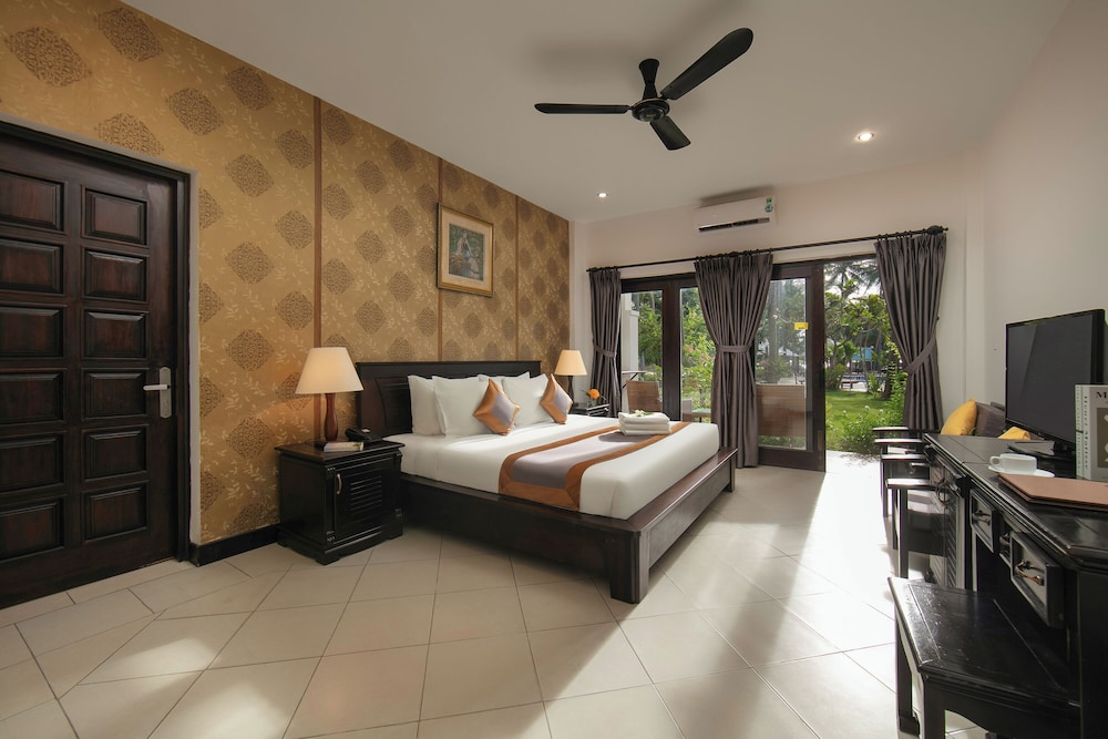 DELUXE, DOUBLE BED, GARDEN VIEW