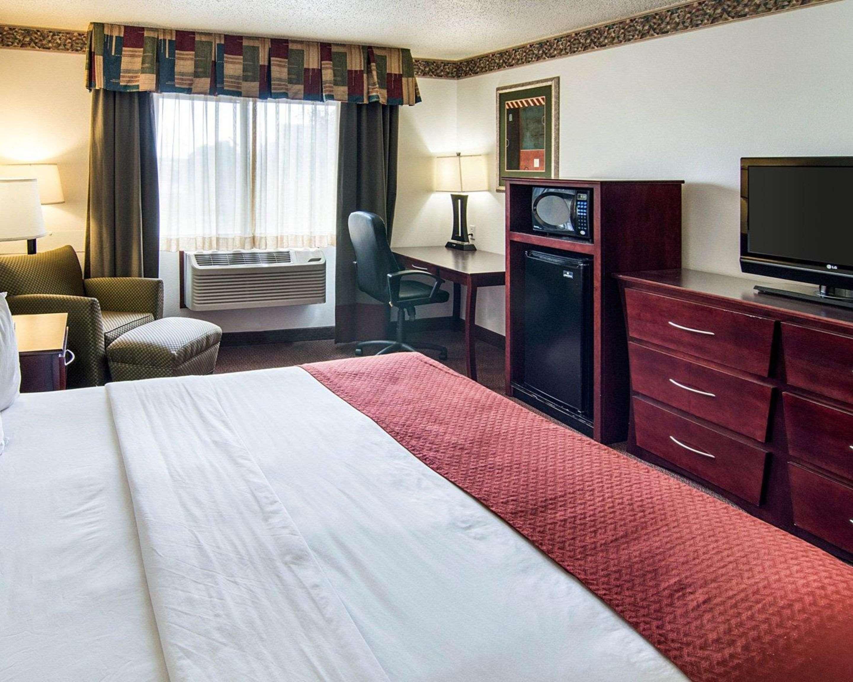 ROOM, KING BED, SMOKING