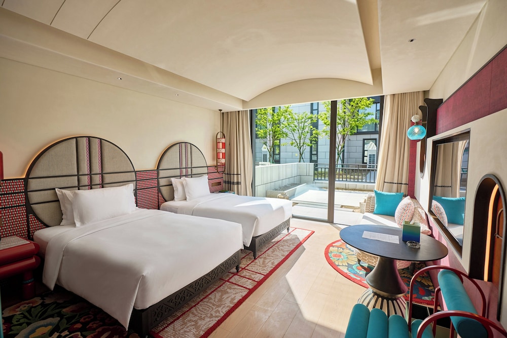 غرفة بريميوم بسرير كينج وسرير فردي، Hotel Indigo Sayram Lake by IHG 3/4