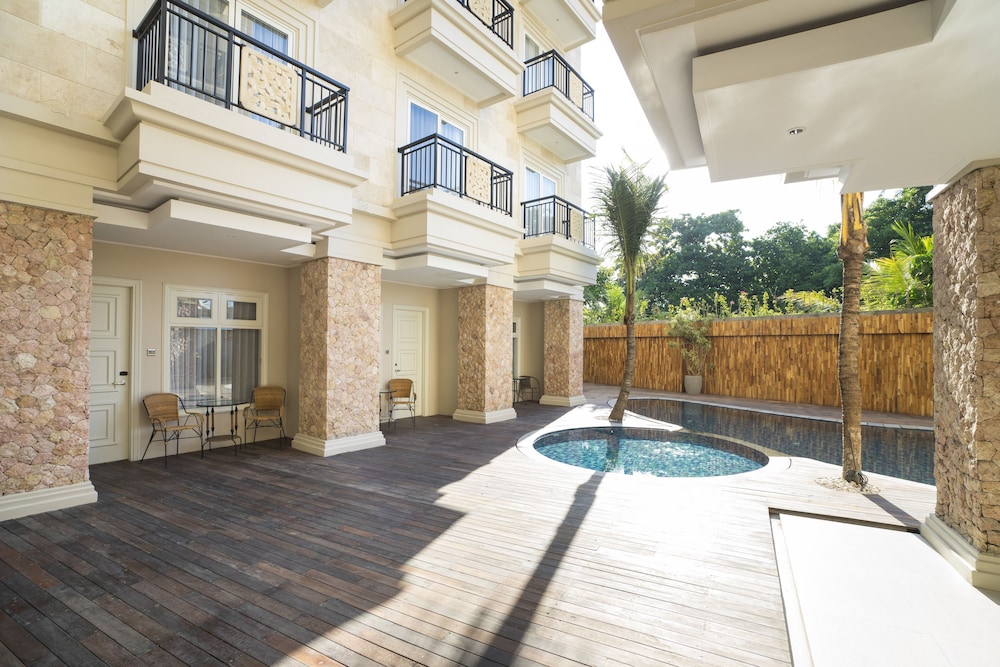 Alron Hotel Kuta Powered by Archipelago in Kuta (Bali)