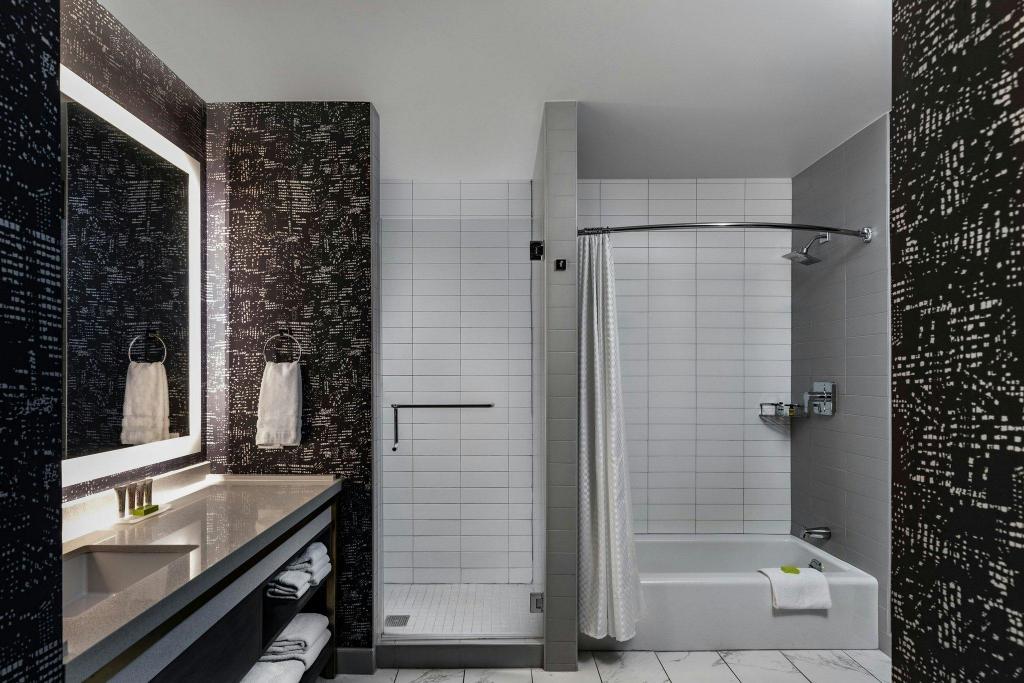 Premium, Suite, King Bed, City View