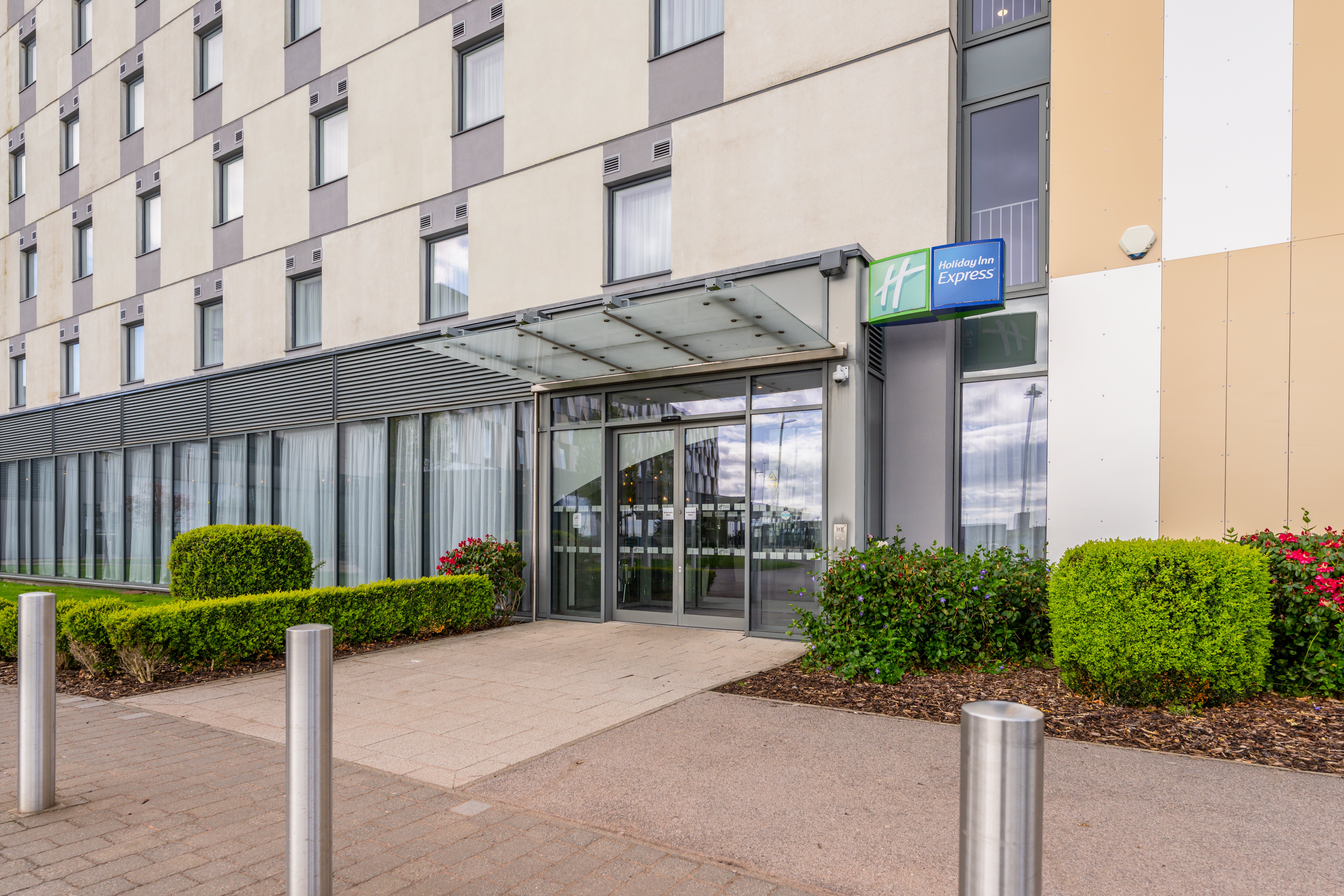 Holiday Inn Express Aberdeen Airport 65/72
