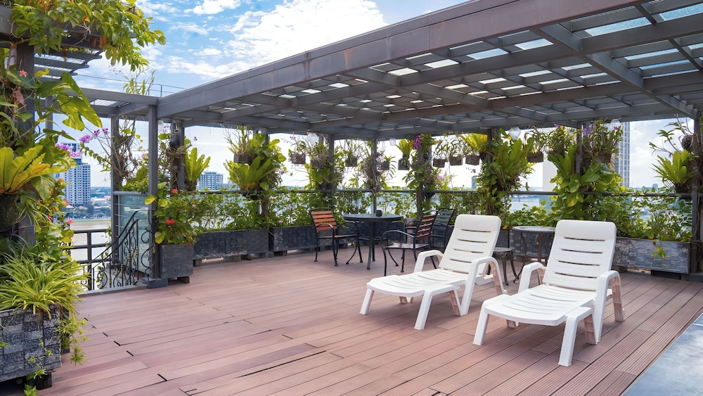 LCS Hotel & Apartment 57/64