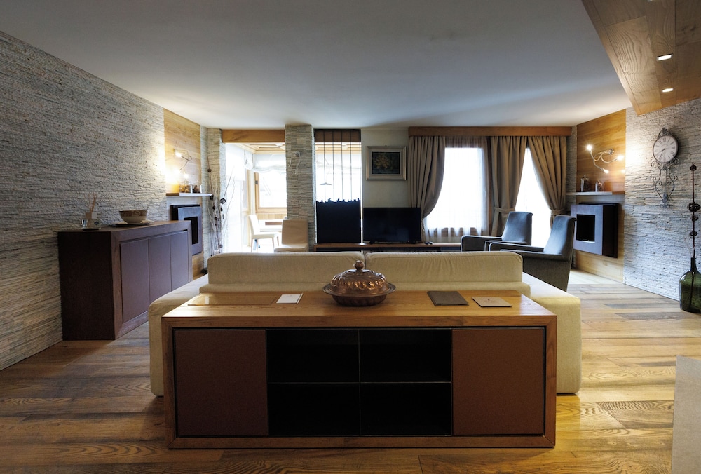 Sottovento Luxury Hospitality 61/67