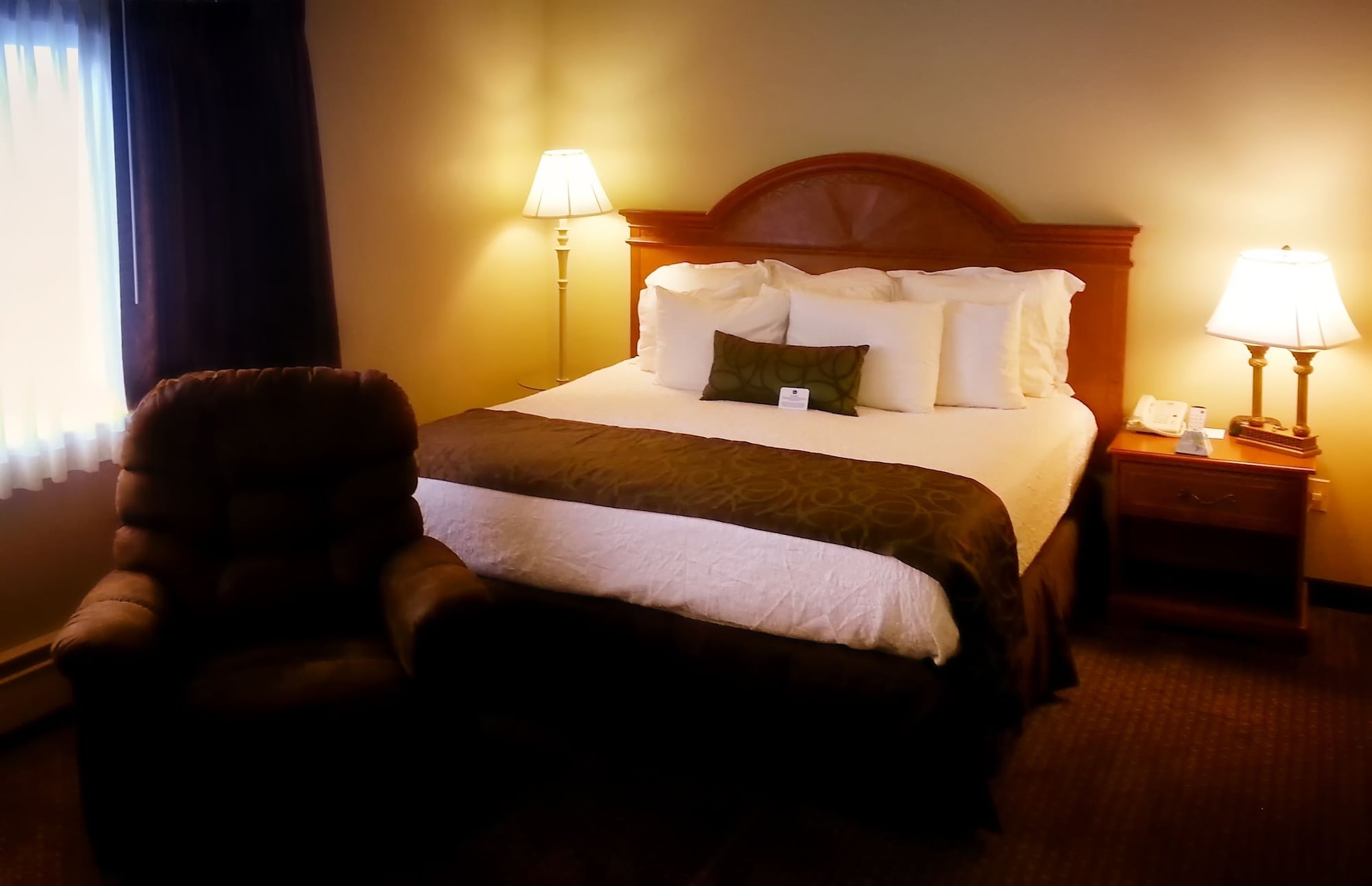 PREMIER, QUEEN BED, ACCESSIBLE