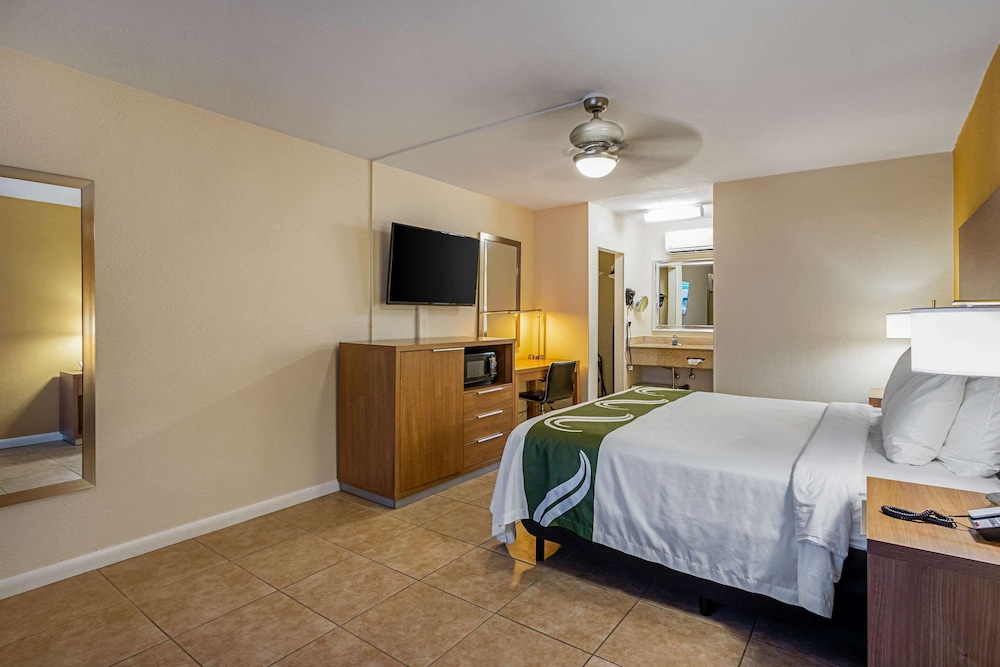 Quality Inn and Suites Airport Cruise Port Hollywood 26/55