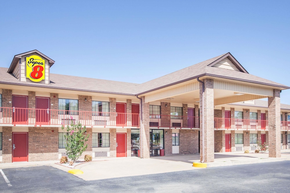 Super 8 By Wyndham Clinton 2/15