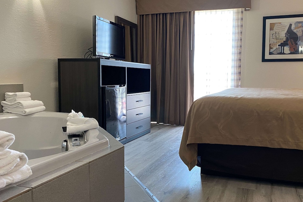 Quality Inn Branson Hwy 76 Central 4/53