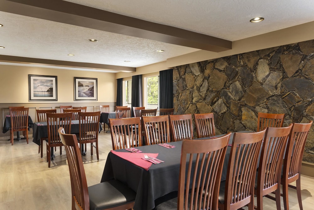 Days Inn By Wyndham Victoria Uptown 41/62