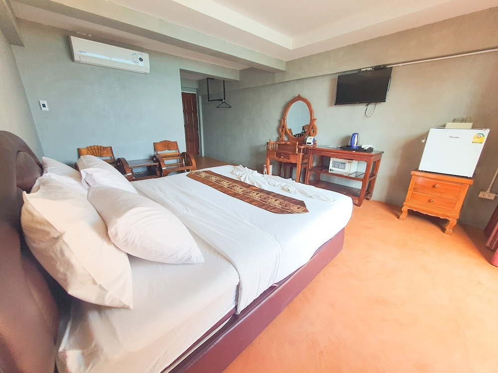 Jirawan Hotel 4/23