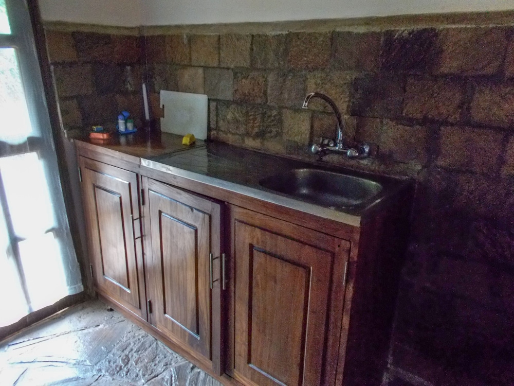 Village Rest Lodge 39/41