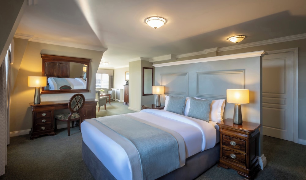 Bracken Court Hotel 24/60