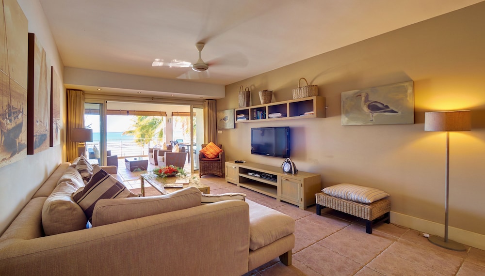 CAPE POINT SEAFRONT SUITES & PENTHOUSE BY LOV 25/51