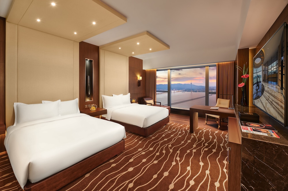 Waterfront View Twin Room