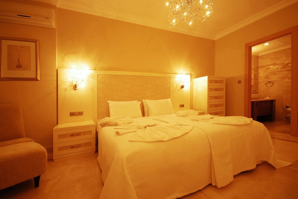 2 BEDROOMS, FAMILY SUITE