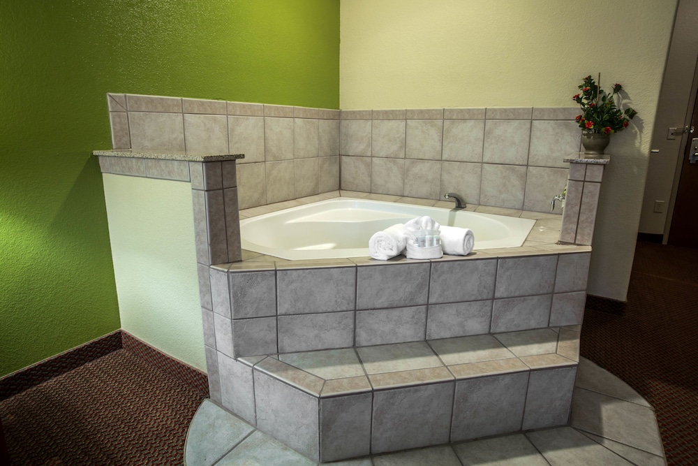 Sleep Inn & Suites Hewitt - South Waco 16/29