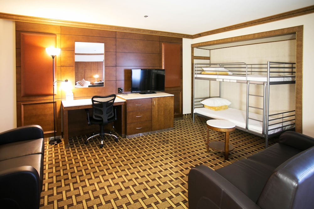 LA Crystal Hotel 49/69
